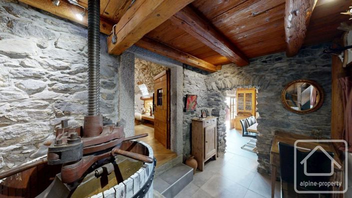 Image No.12-7 Bed Property for sale