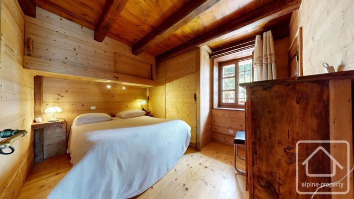 Image No.15-7 Bed Property for sale