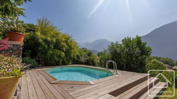 Image No.9-7 Bed Property for sale