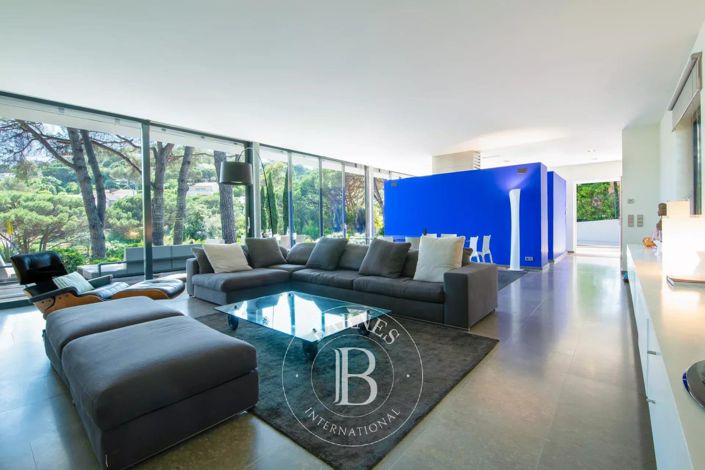 Image No.3-5 Bed House for sale