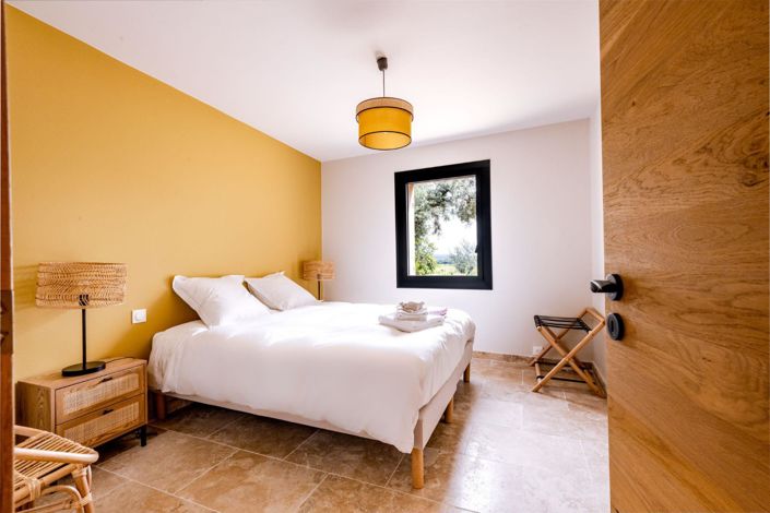 Image No.13-6 Bed House for sale