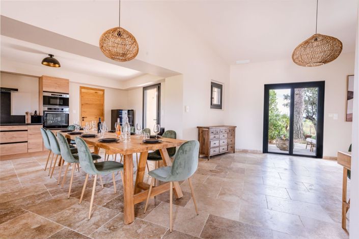 Image No.8-6 Bed House for sale