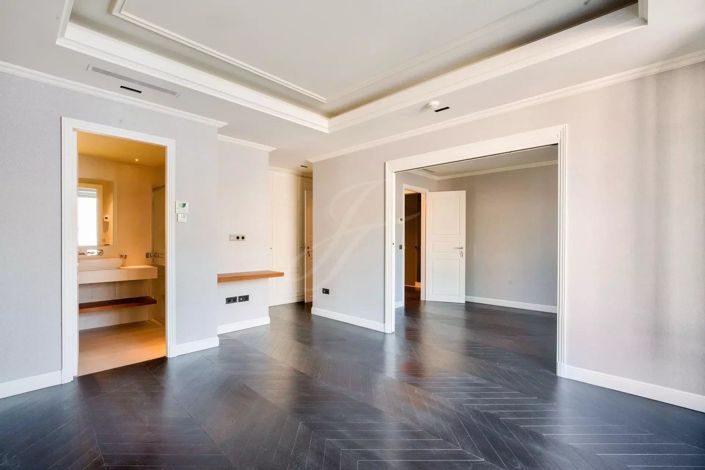 Image No.17-5 Bed House for sale