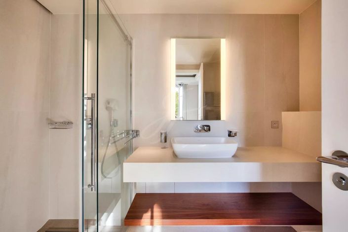 Image No.18-5 Bed House for sale