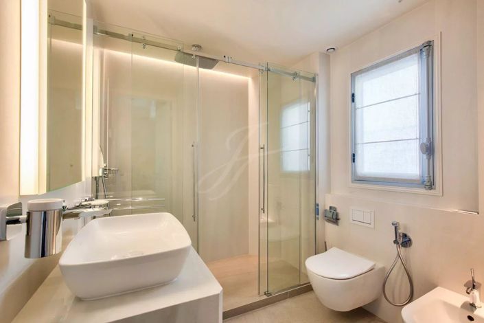 Image No.23-5 Bed House for sale