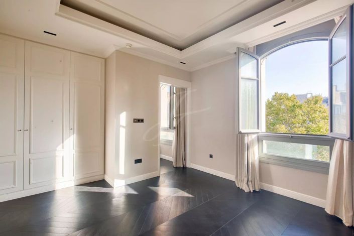 Image No.24-5 Bed House for sale