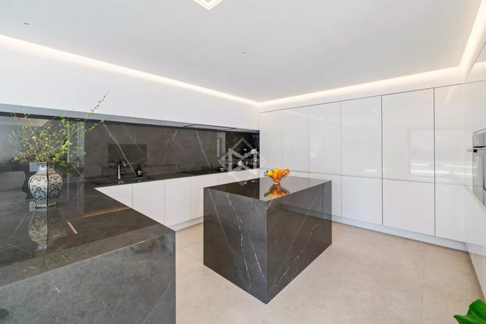 Image No.13-5 Bed House for sale