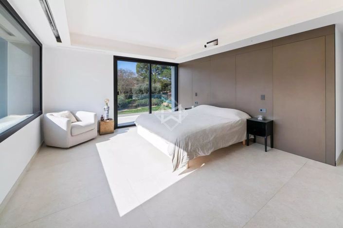 Image No.15-5 Bed House for sale