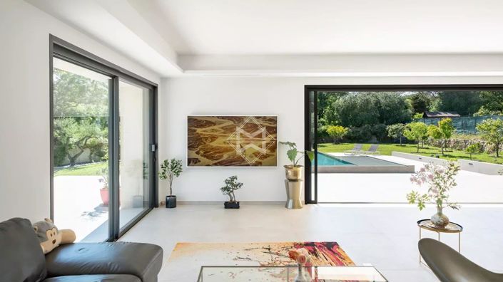 Image No.8-5 Bed House for sale