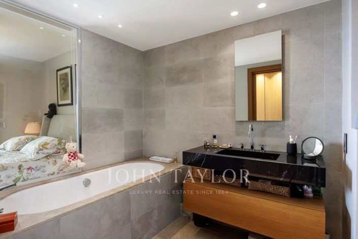 Image No.10-3 Bed House for sale