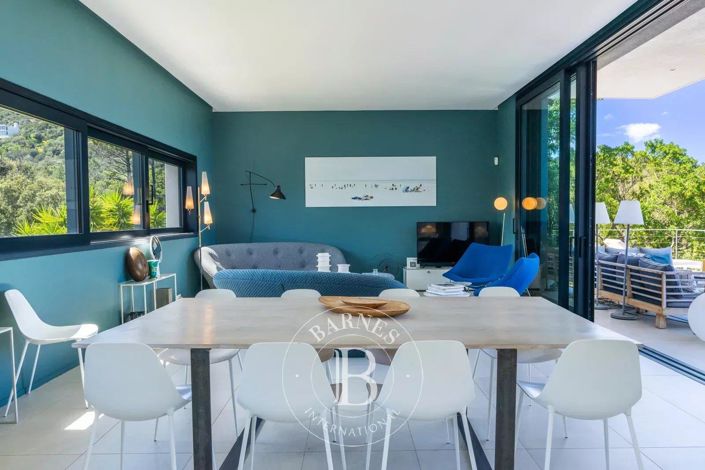 Image No.10-5 Bed House for sale