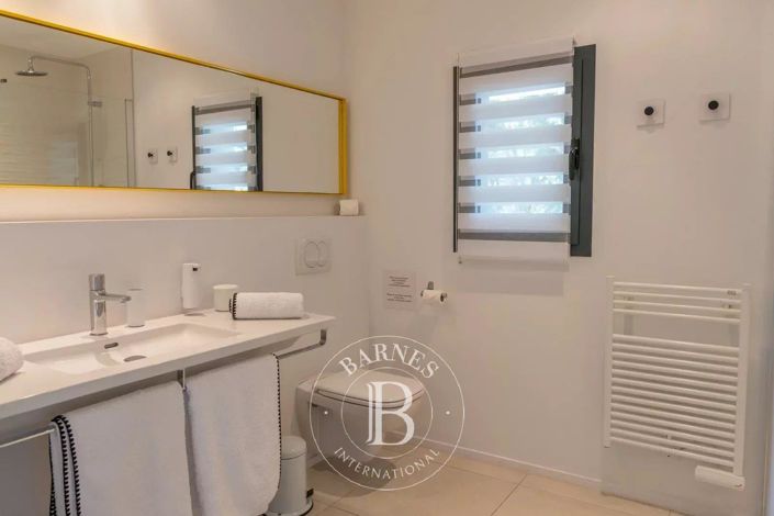 Image No.17-5 Bed House for sale