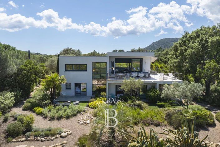 Image No.3-5 Bed House for sale