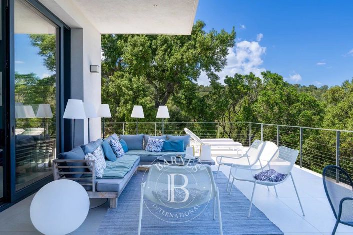 Image No.7-5 Bed House for sale