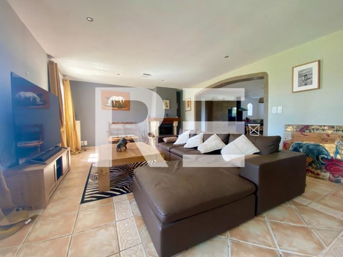 Image No.11-5 Bed House for sale