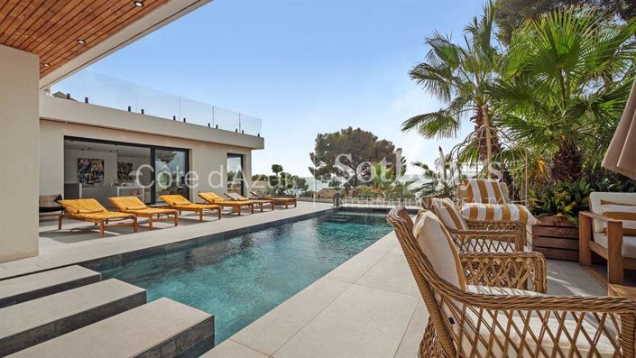Image No.1-5 Bed Property for sale