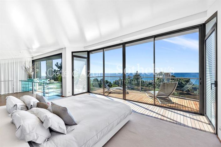 Image No.13-6 Bed Property for sale