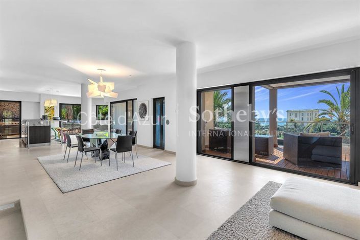 Image No.5-6 Bed Property for sale