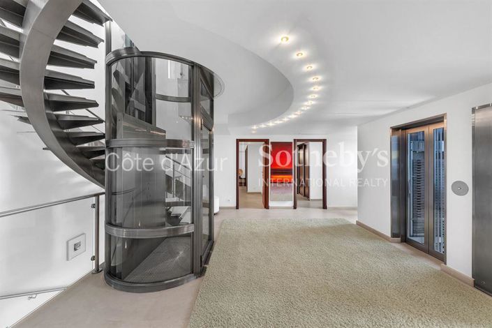 Image No.8-6 Bed Property for sale