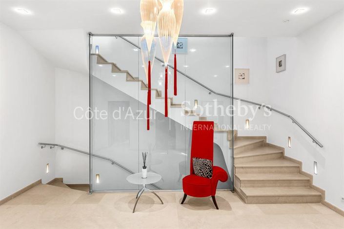 Image No.9-6 Bed Property for sale