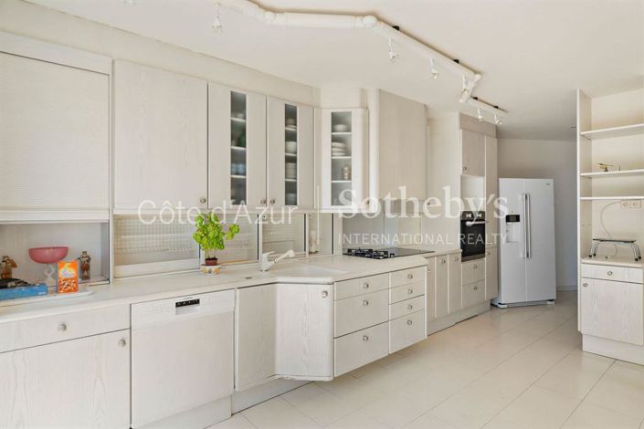 Image No.6-5 Bed Property for sale