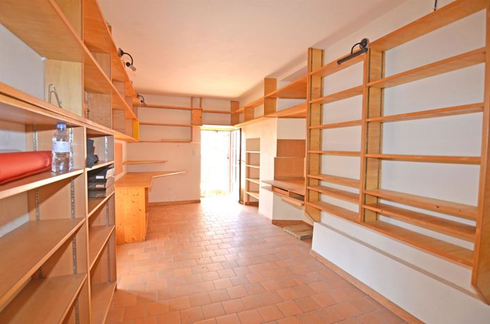 Image No.17-3 Bed House for sale