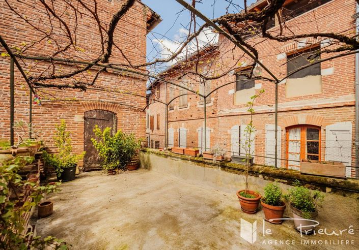 Image No.11-7 Bed Property for sale