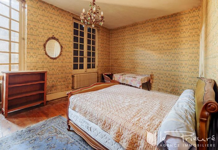 Image No.15-7 Bed Property for sale