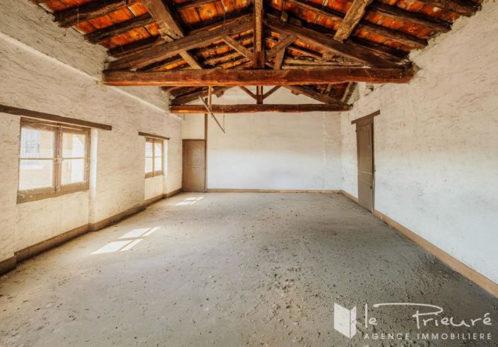 Image No.18-7 Bed Property for sale