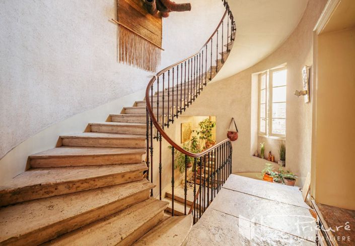 Image No.6-7 Bed Property for sale