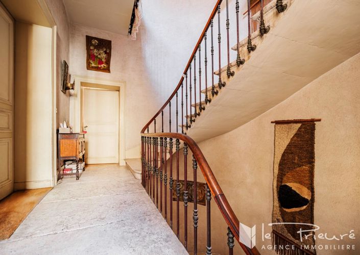 Image No.7-7 Bed Property for sale