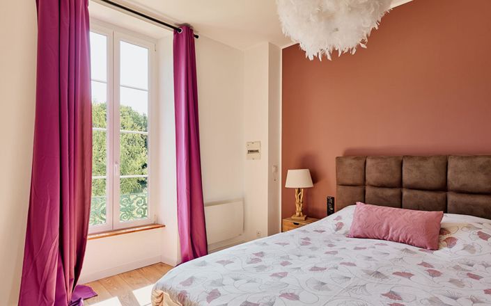 Image No.12-11 Bed Property for sale