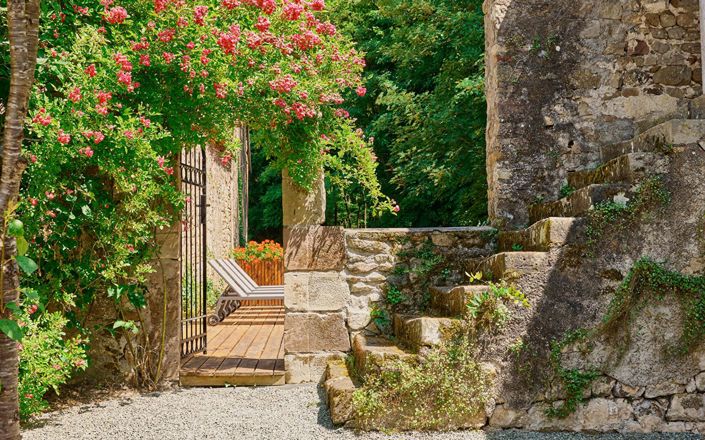 Image No.17-11 Bed Property for sale