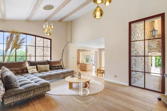 Image No.3-5 Bed House for sale