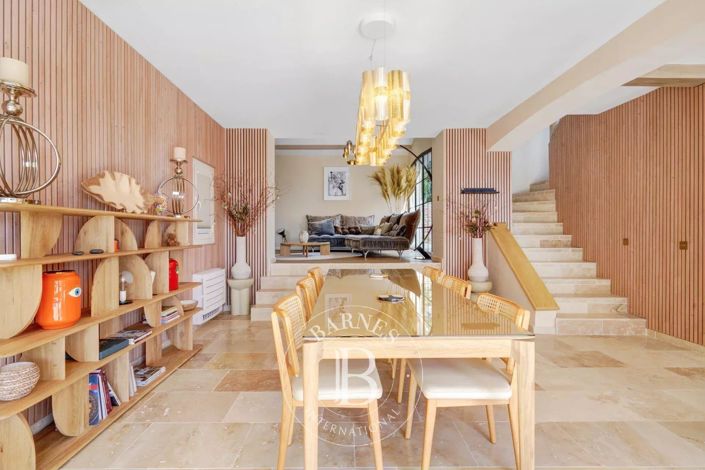 Image No.5-5 Bed House for sale