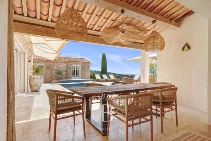 Image No.6-5 Bed House for sale