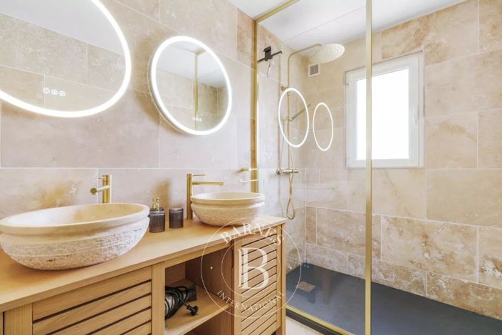 Image No.8-5 Bed House for sale