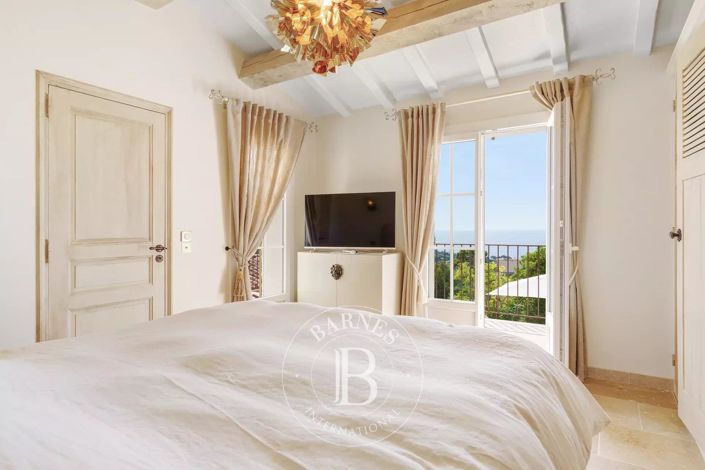 Image No.9-5 Bed House for sale