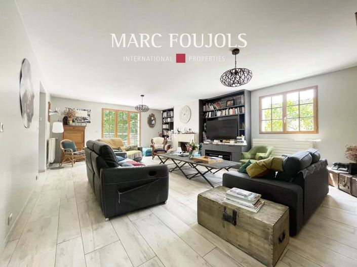 Image No.6-5 Bed House for sale