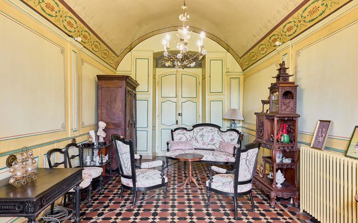 Image No.8-10 Bed Property for sale