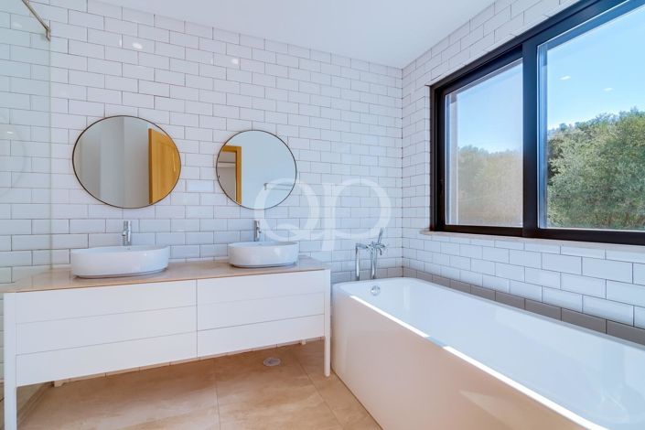 Image No.10-4 Bed House for sale