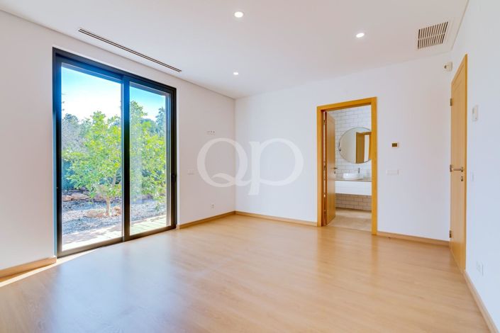 Image No.11-4 Bed House for sale