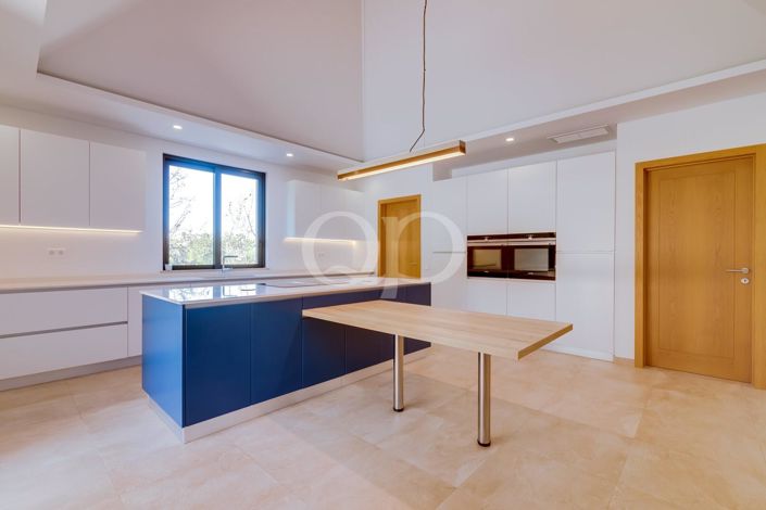 Image No.20-4 Bed House for sale