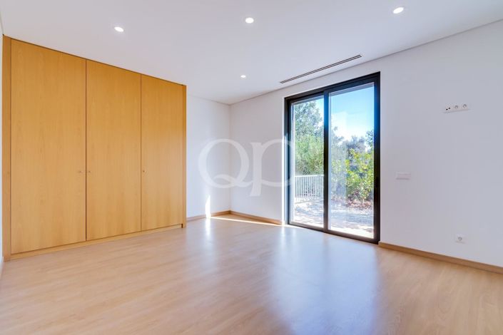 Image No.22-4 Bed House for sale