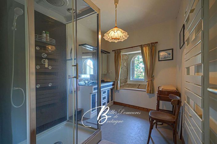 Image No.10-9 Bed Property for sale