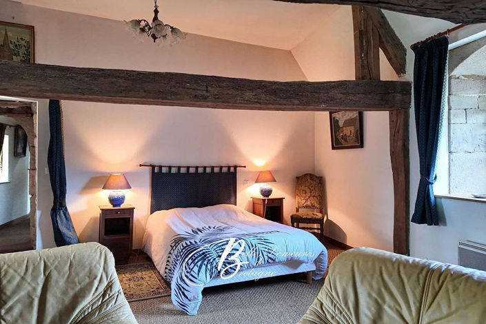 Image No.12-9 Bed Property for sale