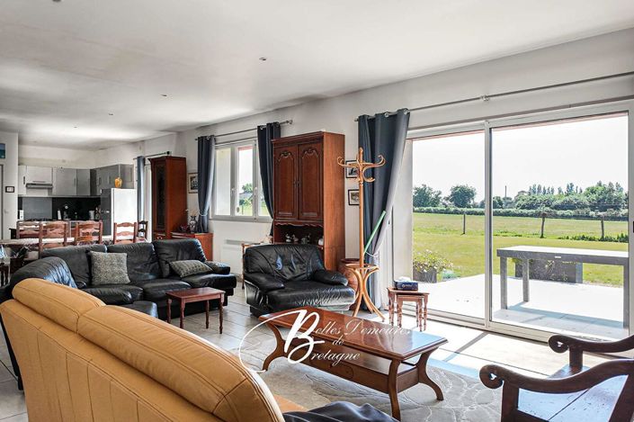 Image No.17-9 Bed Property for sale