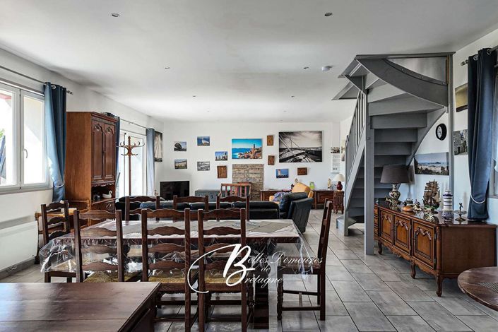 Image No.18-9 Bed Property for sale