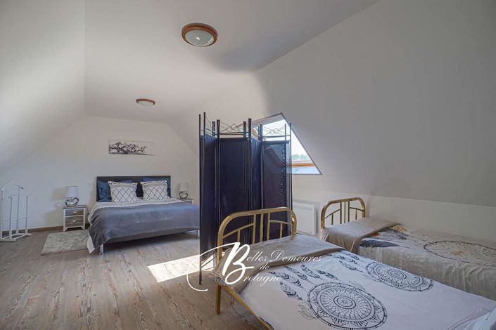 Image No.20-9 Bed Property for sale