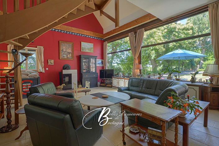 Image No.5-9 Bed Property for sale